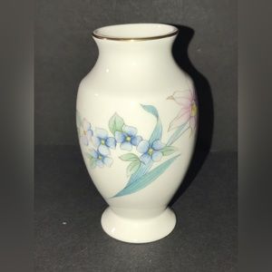 Christopher Stuart Fine Bone China Mini Floral Vase Y 1521 With Gold Trim 4.25